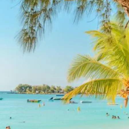 Pereybere Beach Paradise 4 Bedroom Apt Exterior photo