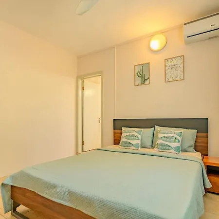 Pereybere Beach Paradise 4 Bedroom Apt Exterior photo