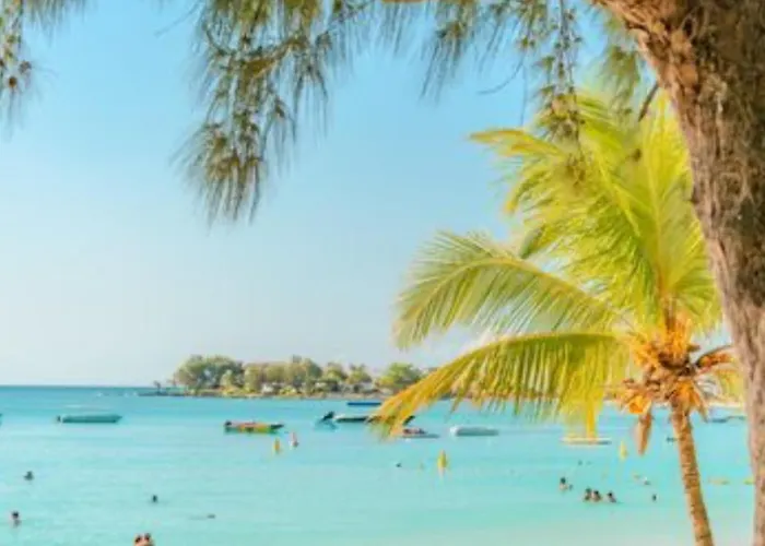 Pereybere Beach Paradise 4 Bedroom Apt