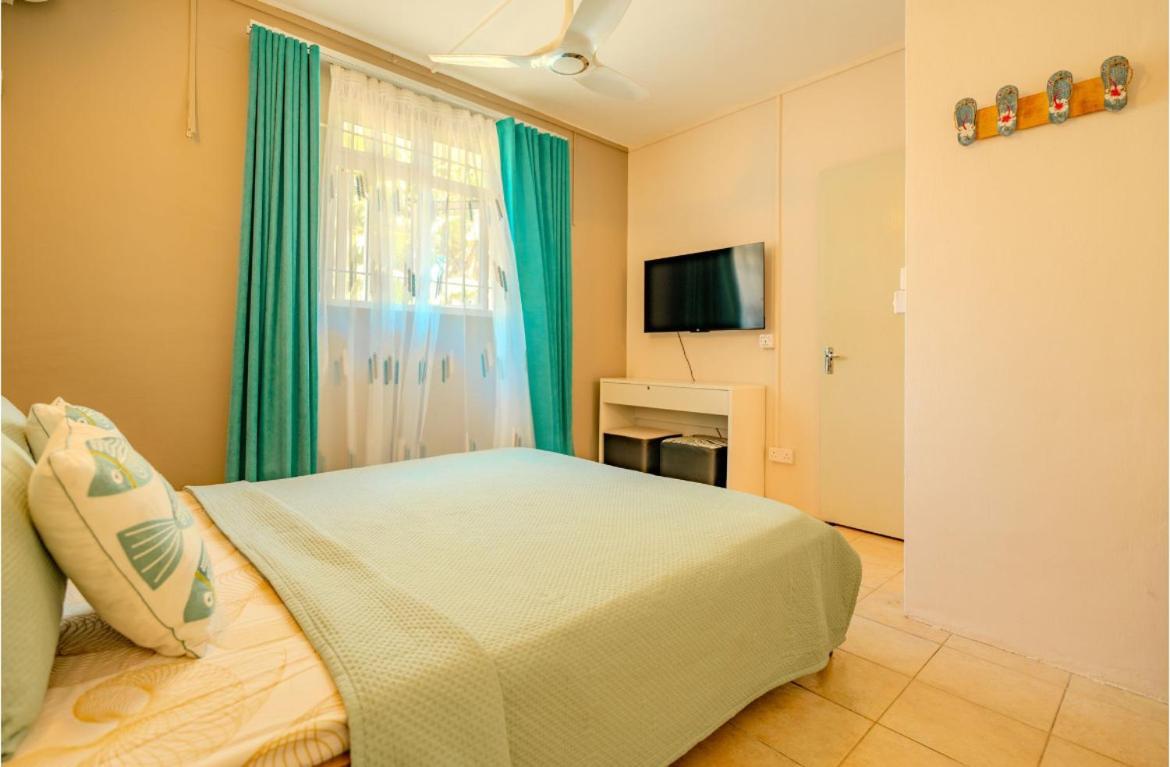 Pereybere Paradise 4 Bedroom Apartment *